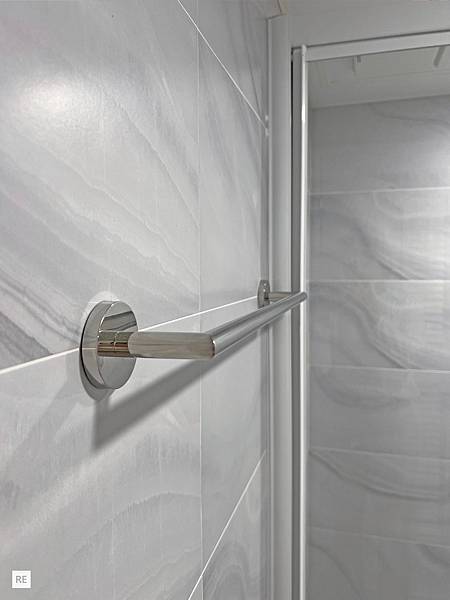 |浴室翻新|1坪|雲彩灰系磁磚-老舊浴缸拆除、乾溼分離規劃 |浴室翻新|1坪|雲彩灰系磁磚-老舊浴缸拆除、乾溼分離規劃