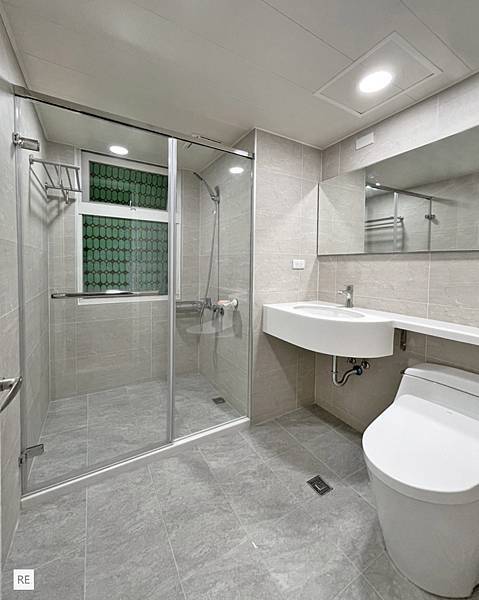 開箱高雄20年漏水浴室翻修記心得全紀錄 開箱高雄20年漏水浴室翻修記心得全紀錄