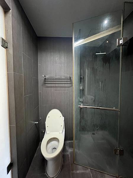 浴室翻新1.3坪埋壁式龍頭改管一般壁出水! 乾溼分離規 浴室翻新1.3坪埋壁式龍頭改管一般壁出水! 乾溼分離規