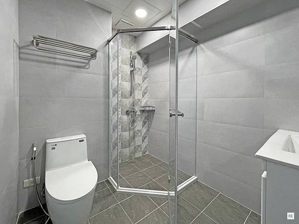 浴室翻新1.3坪埋壁式龍頭改管一般壁出水! 乾溼分離規 浴室翻新1.3坪埋壁式龍頭改管一般壁出水! 乾溼分離規