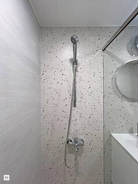 |浴室翻新|1.3坪|水磨石主題牆-乾溼分離規劃 |浴室翻新|1.3坪|水磨石主題牆-乾溼分離規劃