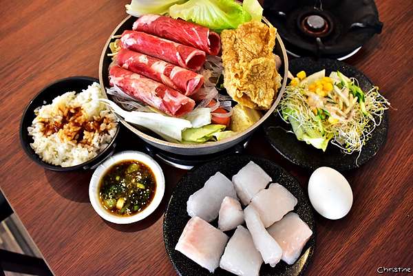 南投 美食 草屯 億品鍋風味小火鍋 平價小火鍋 豬油拌飯 日式涼麵 霜淇淋 爆米花吃到飽 虎山路上 草屯店