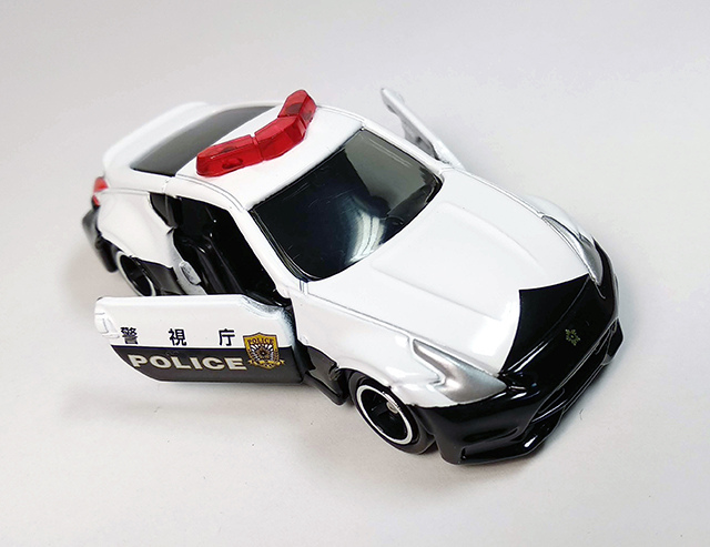 tomica_no61_nissan_fairlady_z_nismo_policecar_640_24.jpg