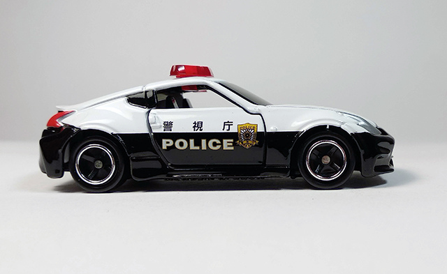 tomica_no61_nissan_fairlady_z_nismo_policecar_640_11.jpg