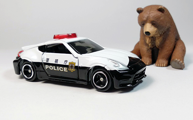 tomica_no61_nissan_fairlady_z_nismo_policecar_640_19.jpg