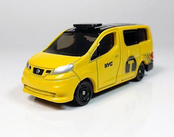 tomica_n27_nissan_nv200_taxi_640_02.jpg