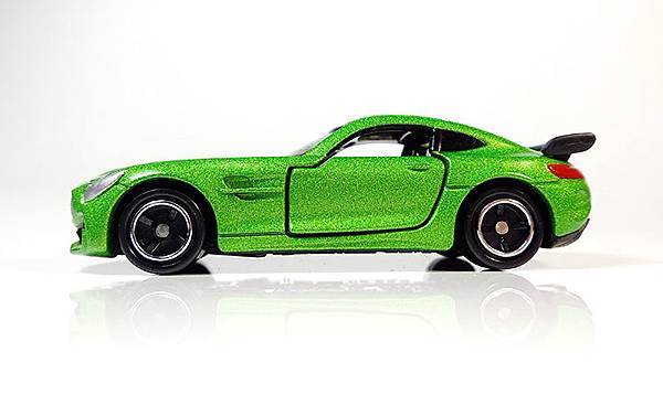 tomica_no7_AMG_GTR_30.jpg