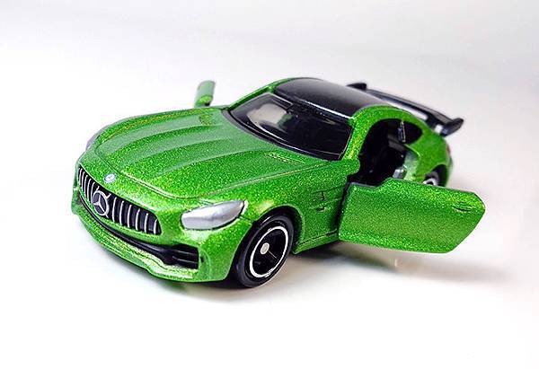 tomica_no7_AMG_GTR_33.jpg