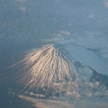 飛機飛過富士山耶