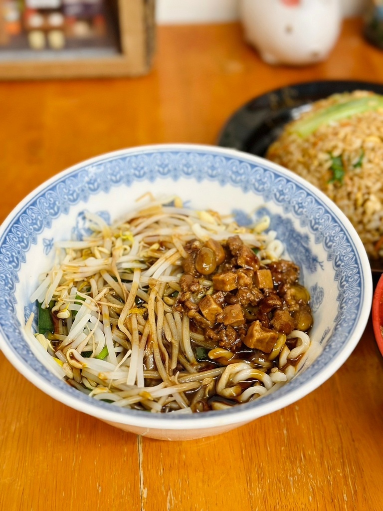 【桃園-米谷飯麵餃】十年老店美食推薦！探尋桃園龜山林口美食推