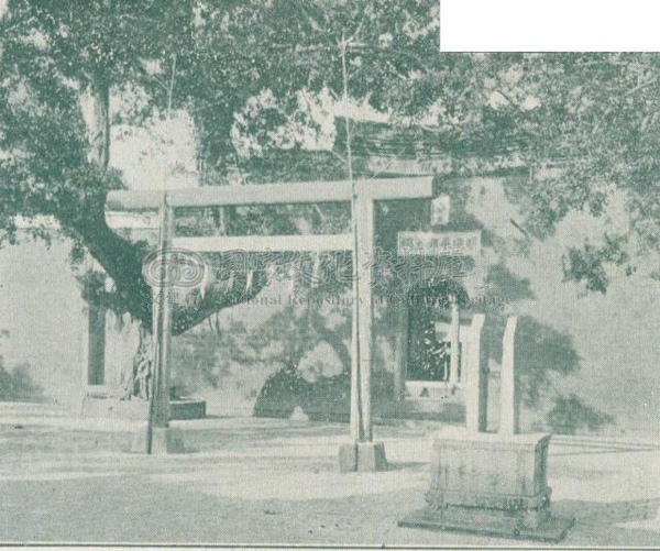 開山神社木製鳥居.jpg