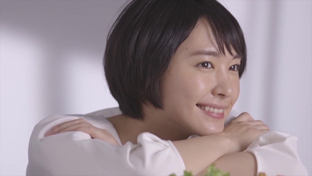 十六茶Ｗ CM 「ホームパーティー」編 Making 新垣結衣 (10).jpg