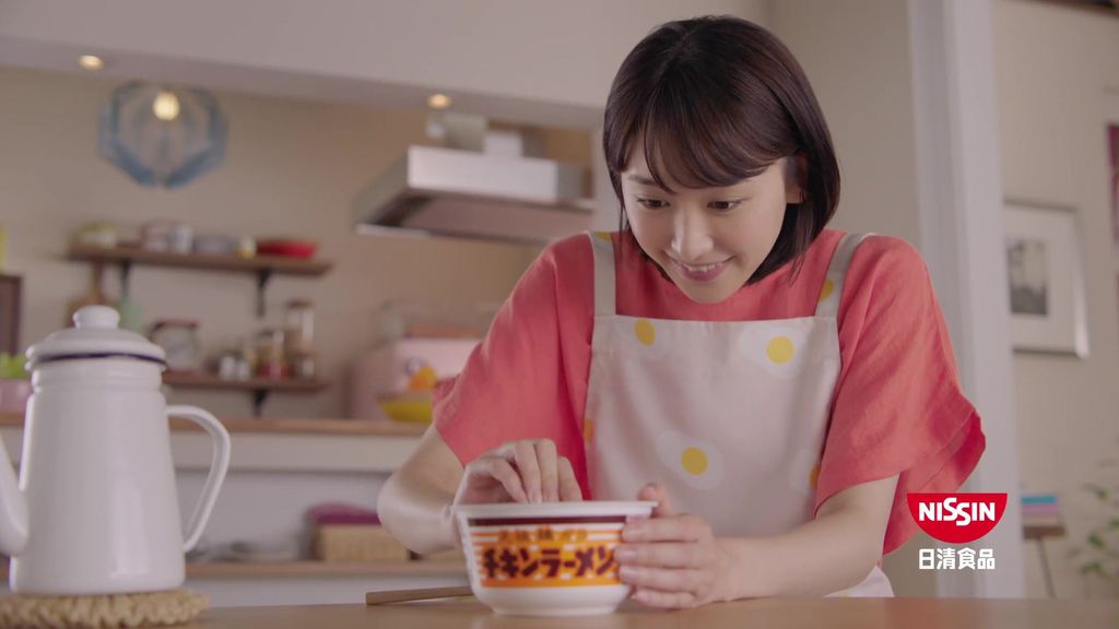 チキンラーメンCM 「ヒーローインタビュー 篇」 (2).jpg