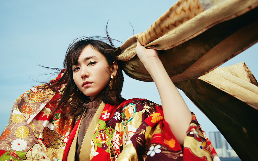 GMOクリック証券「Life is a  Revolution.」篇+「Hello New World.」篇  (5).jpg