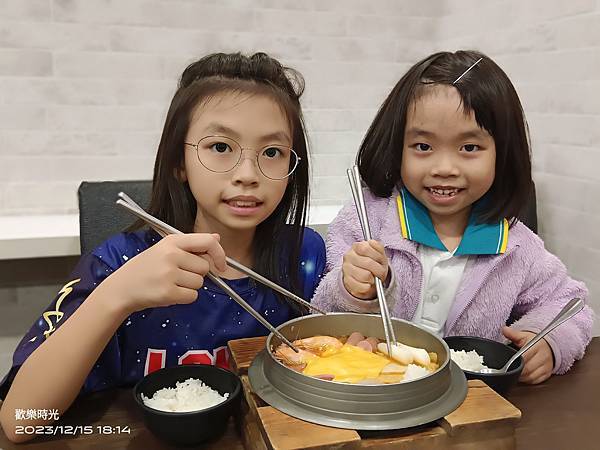 沙鹿靜宜商圈美食｜韓義小廚｜自助吧無限暢飲、無限美味新鮮上線