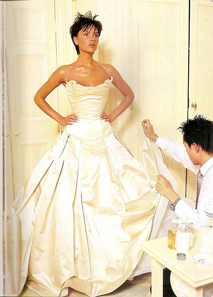 victoria_beckham_vera_wang_wedding_dress.jpg