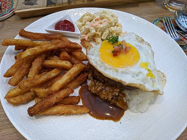 他思鄉你吃香:台北逸仙路的好吃夏威夷餐(Kame House loco moco