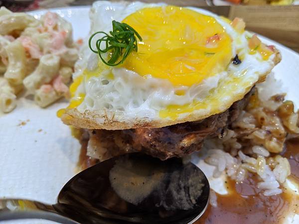 他思鄉你吃香:台北逸仙路的好吃夏威夷餐(Kame House loco moco