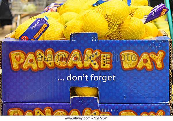 supermarket-store-promotion-and-display-of-pancake-day-lemons-being-g2p76y.jpg