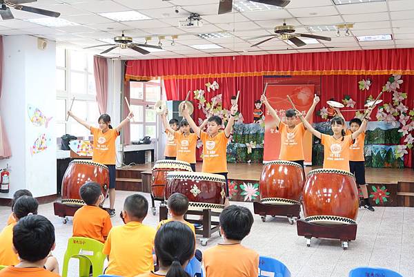 台灣苗栗縣三義鄉偏鄉小學鯉魚國小學童