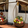 鮮豔熱帶水果籃