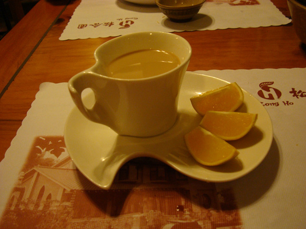 奶茶和水果.jpg