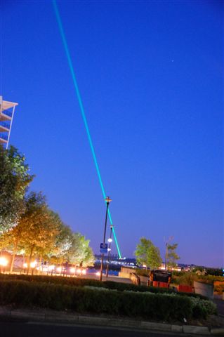 D528格林威治的綠色雷射光.JPG D528格林威治的綠色雷射光.JPG