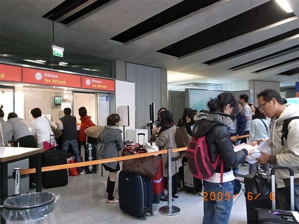 R512戴高樂機場退稅櫃檯.JPG R512戴高樂機場退稅櫃檯.JPG