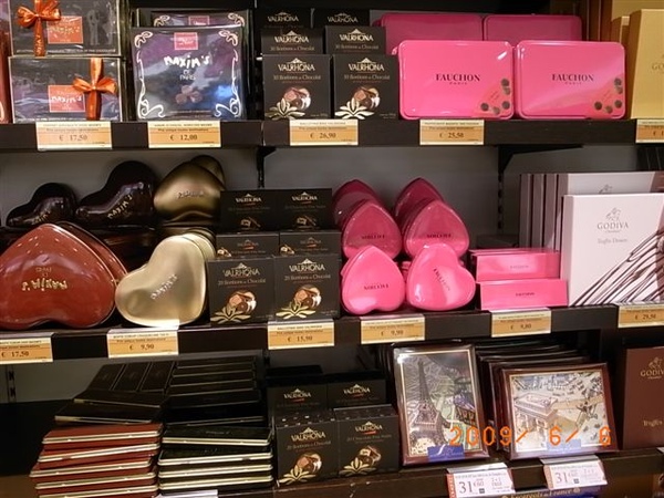 R527機場免稅商店賣的巧克力.JPG R527機場免稅商店賣的巧克力.JPG