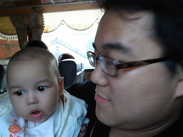 小路第一次搭遊覽車.JPG 小路第一次搭遊覽車.JPG