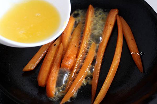 豬里肌與蘋果醬配焦糖胡蘿蔔、糙米與綠蔬