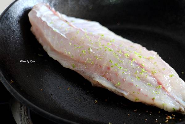 香酥海鱸魚配豌豆薄荷與蘆筍薯泥