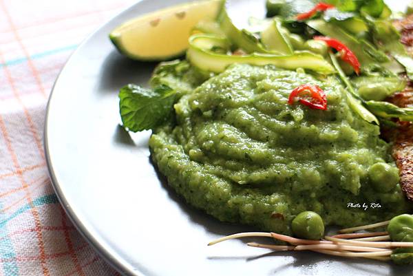 香酥海鱸魚配豌豆薄荷與蘆筍薯泥