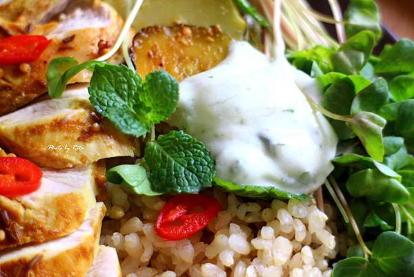 孟買烤雞、糙米飯與綠蔬