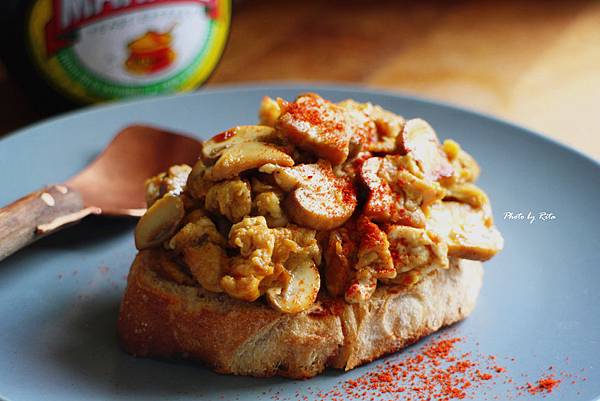 蘑菇與馬麥醬炒蛋