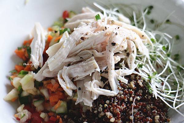 雞肉、藜麥與多種蔬菜