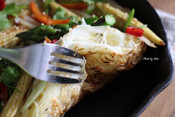 亞洲風味炒蔬菜配酥脆麵線煎