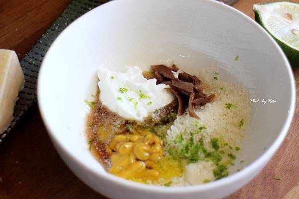 健康有勁的凱薩沙拉，香噴噴的蔬蔡與麵包丁