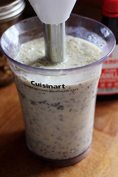 繽紛水果盅與時尚奇亞籽堅果奶