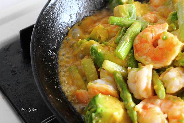 勁辣美乃滋炒蝦仁酪梨 