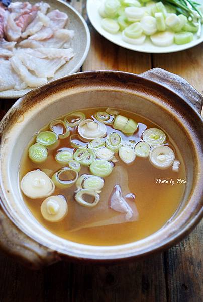 《壽將流隨時火鍋》魚片大蔥鍋