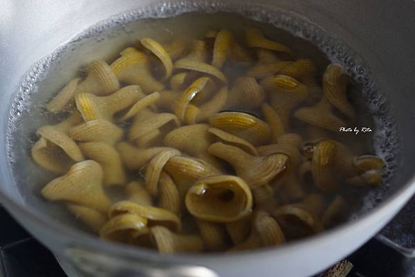 綠色義大利麵佐藍紋起司