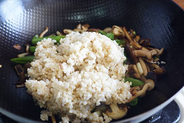 素炒飯：芝麻豆腐和香辣蛋