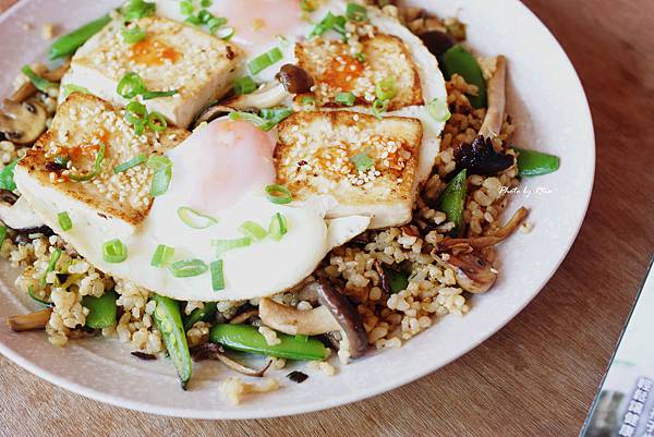 素炒飯：芝麻豆腐和香辣蛋