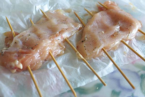 雞肉串佐薄荷豌豆庫斯庫斯與炙燒蘆筍