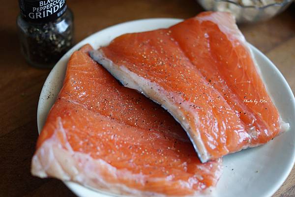 香煎鮭魚、燕麥與百里香