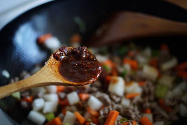 中式豆腐牛肉煲配紅豆飯佐花椒