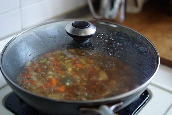 中式豆腐牛肉煲配紅豆飯佐花椒