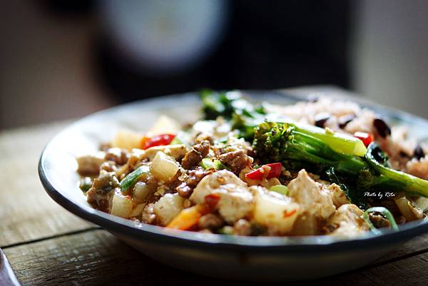 中式豆腐牛肉煲配紅豆飯佐花椒