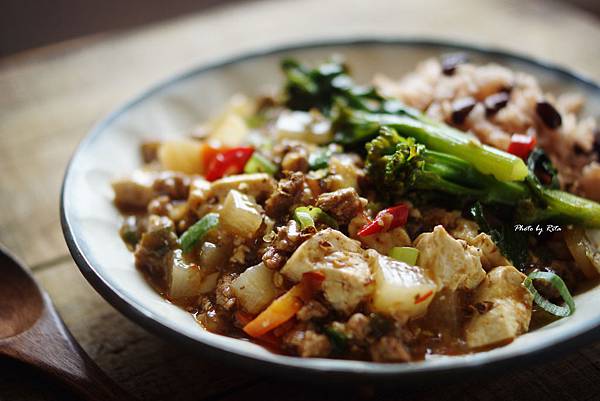 中式豆腐牛肉煲配紅豆飯佐花椒